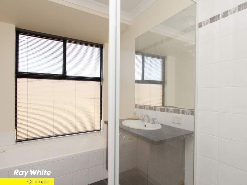 15 Ernest Drive, Success WA 6164