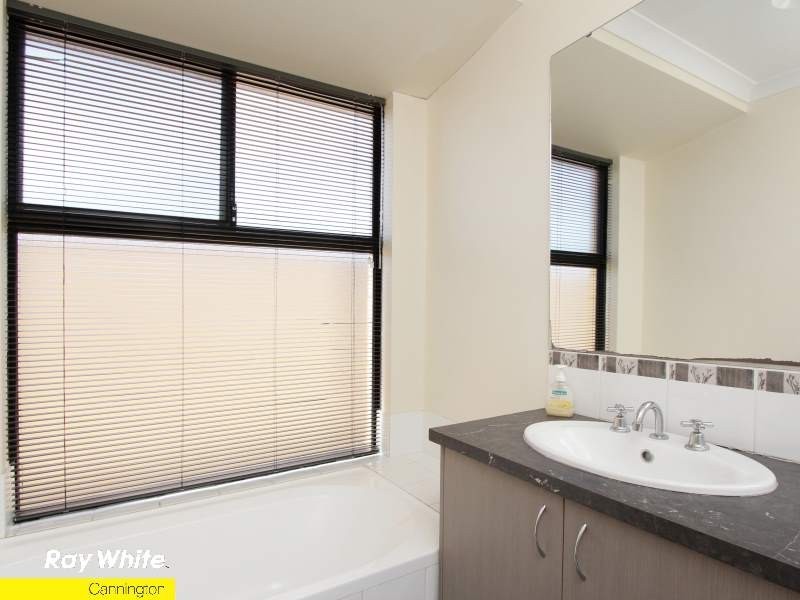 15 Ernest Drive, Success WA 6164