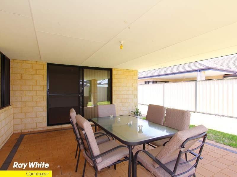 15 Ernest Drive, Success WA 6164