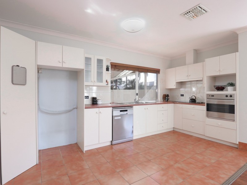 17 Bradford Street, Cannington WA 6107