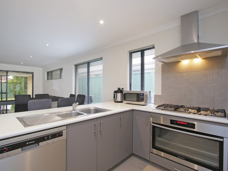13 Walton Street, Queens Park WA 6107