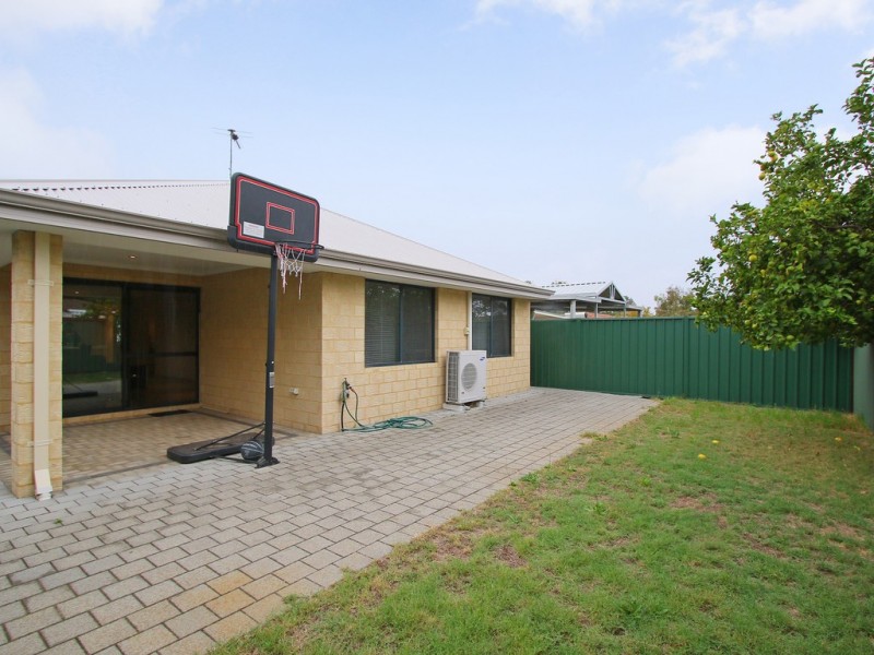 13 Walton Street, Queens Park WA 6107
