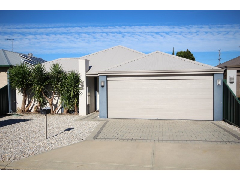 13 Walton Street, Queens Park WA 6107