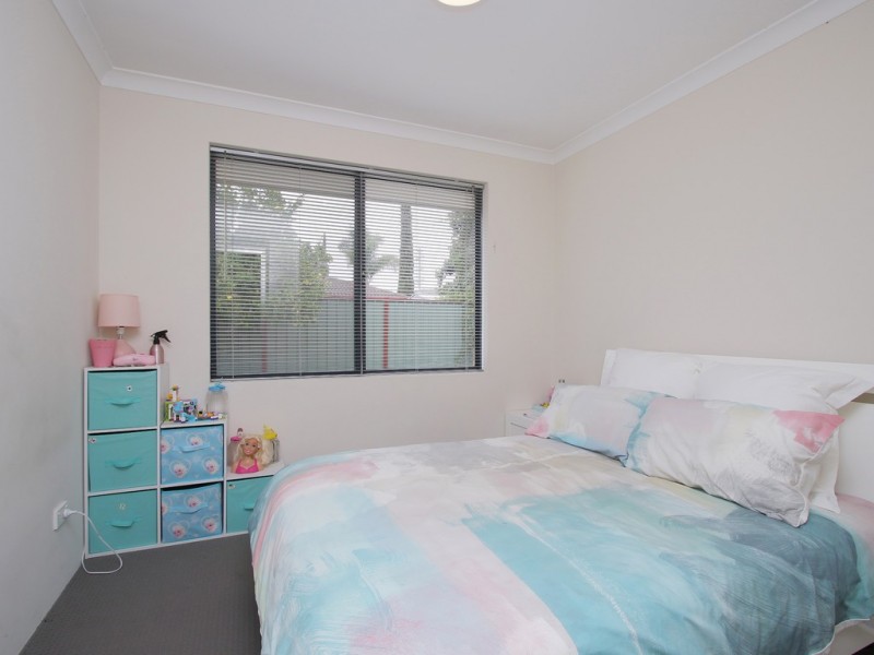 13 Walton Street, Queens Park WA 6107