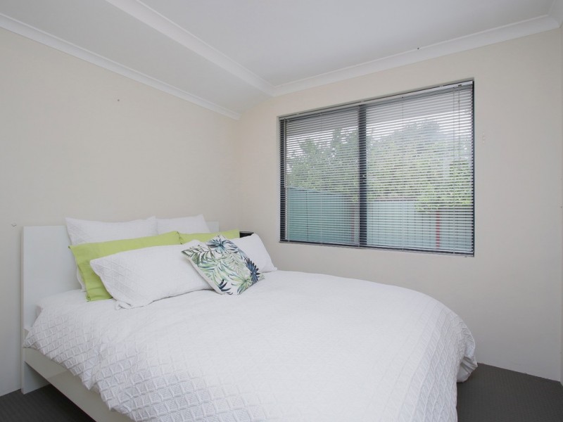 13 Walton Street, Queens Park WA 6107