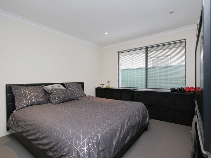 13 Walton Street, Queens Park WA 6107