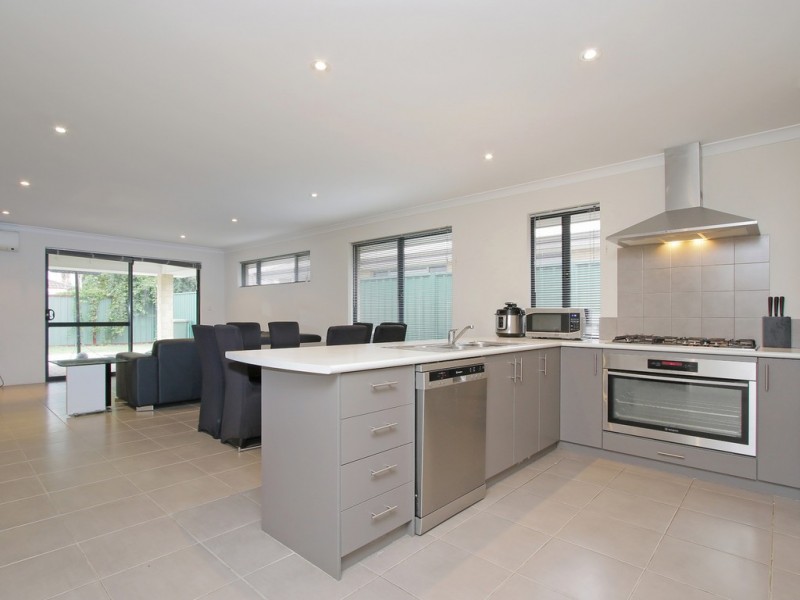 13 Walton Street, Queens Park WA 6107