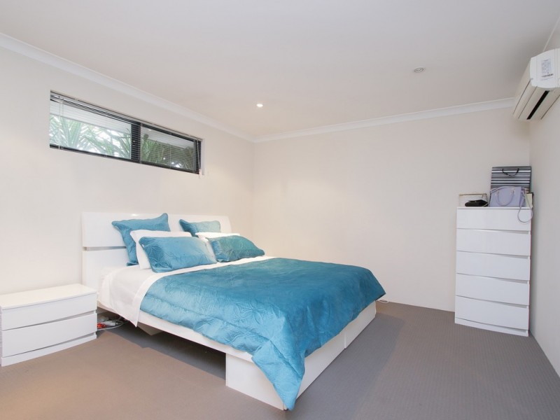 13 Walton Street, Queens Park WA 6107
