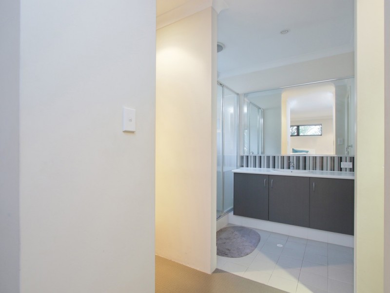 13 Walton Street, Queens Park WA 6107