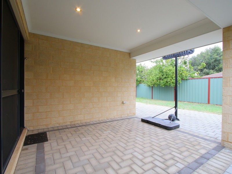 13 Walton Street, Queens Park WA 6107