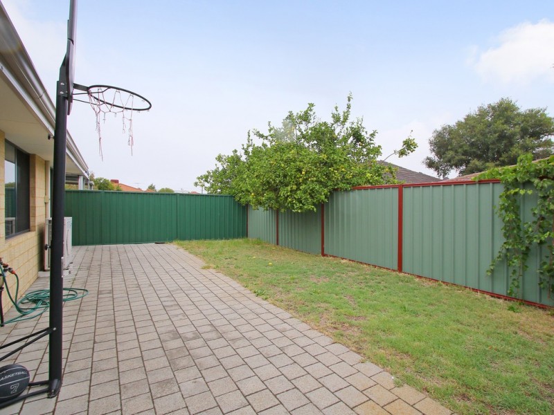 13 Walton Street, Queens Park WA 6107