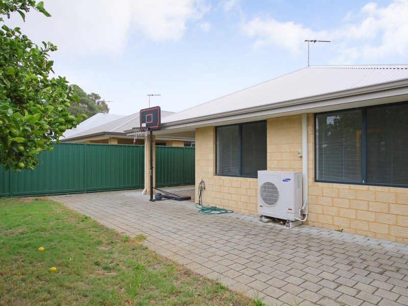 13 Walton Street, Queens Park WA 6107