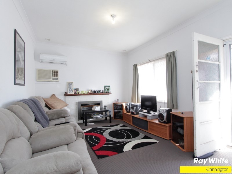 42A Cross Street, Queens Park WA 6107