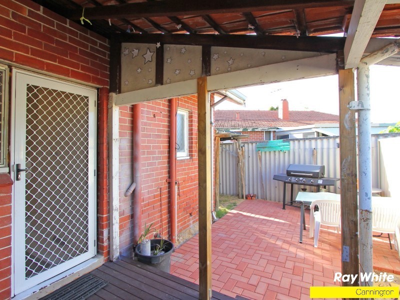 42A Cross Street, Queens Park WA 6107
