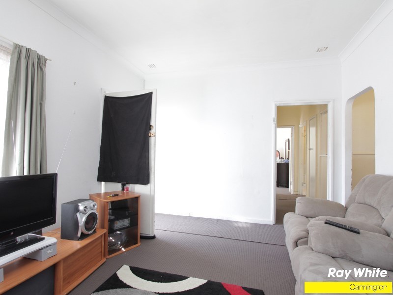 42A Cross Street, Queens Park WA 6107