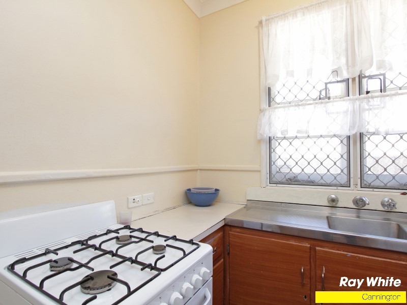42A Cross Street, Queens Park WA 6107