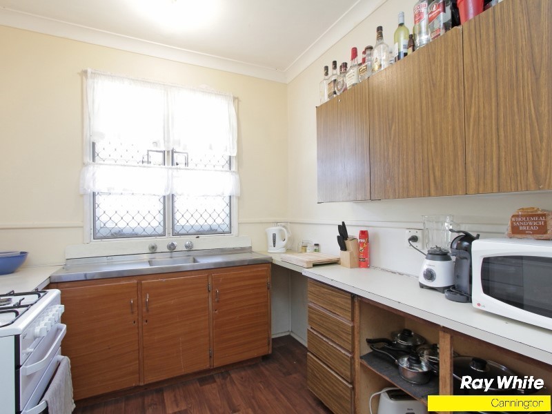 42A Cross Street, Queens Park WA 6107