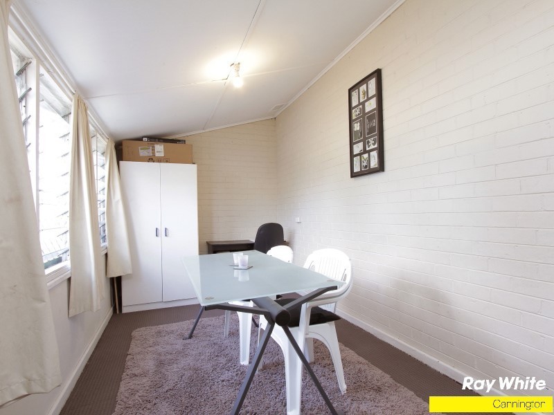 42A Cross Street, Queens Park WA 6107