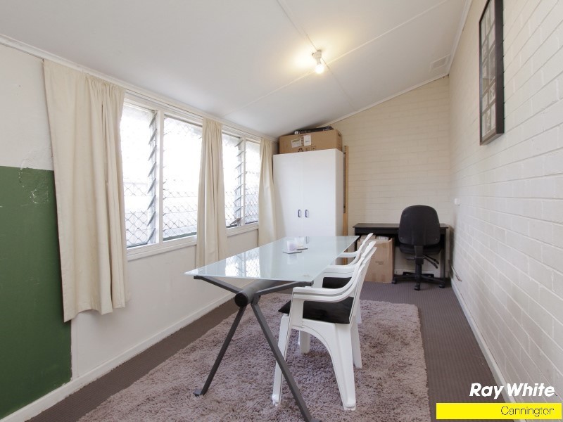 42A Cross Street, Queens Park WA 6107