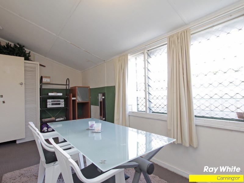 42A Cross Street, Queens Park WA 6107