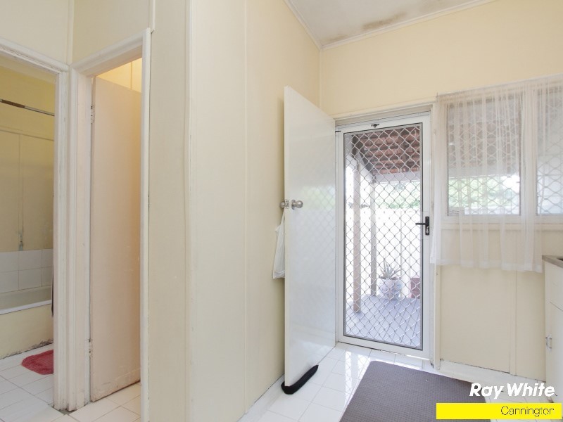 42A Cross Street, Queens Park WA 6107