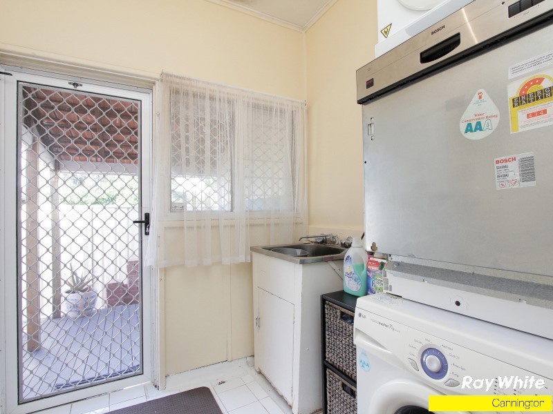 42A Cross Street, Queens Park WA 6107