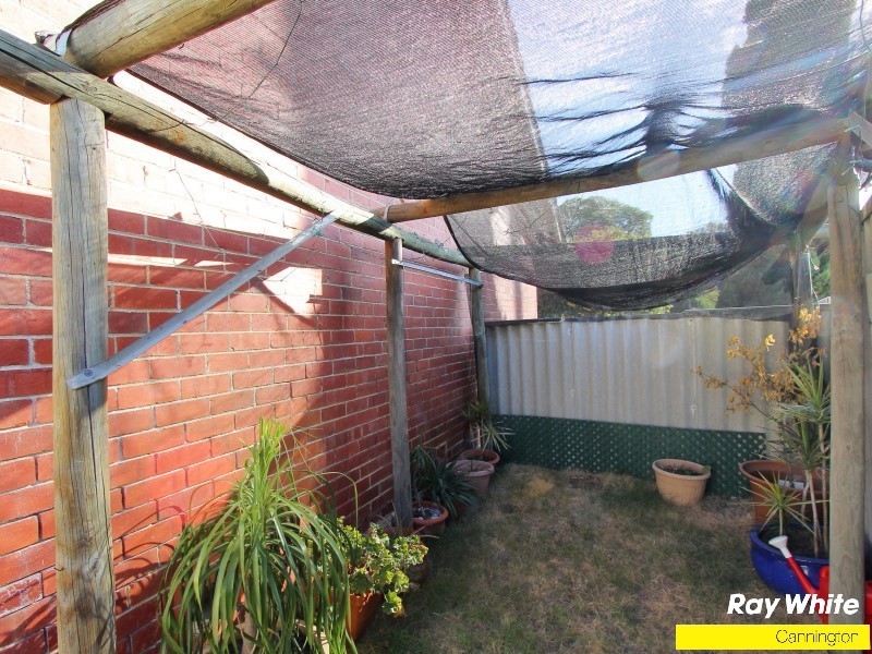 42A Cross Street, Queens Park WA 6107