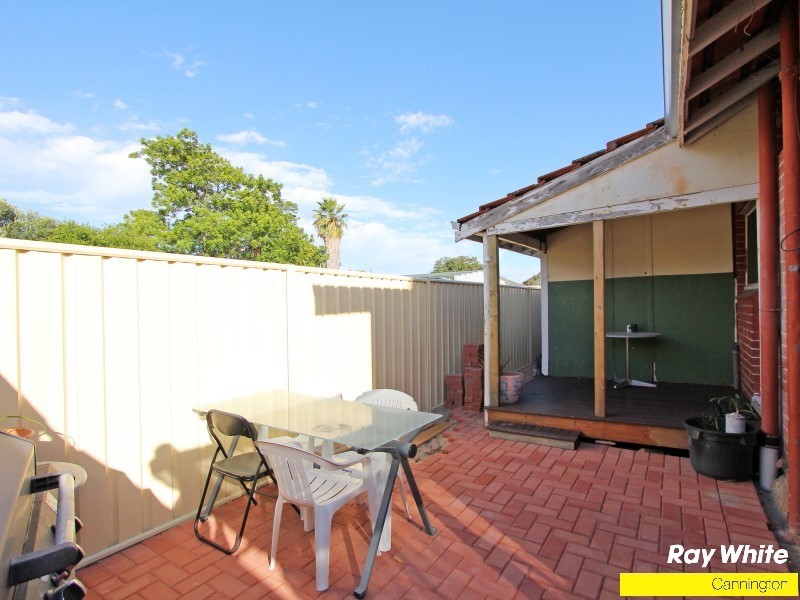 42A Cross Street, Queens Park WA 6107