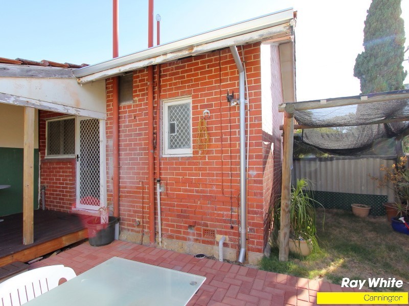 42A Cross Street, Queens Park WA 6107