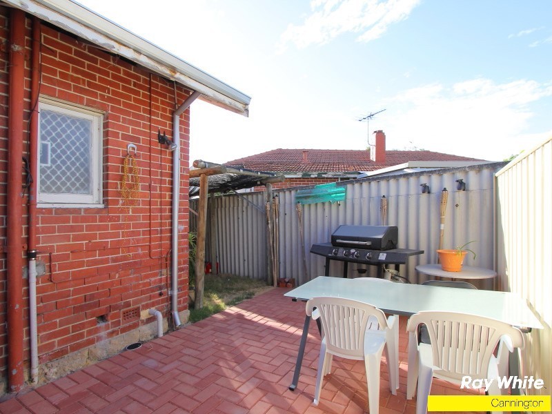 42A Cross Street, Queens Park WA 6107