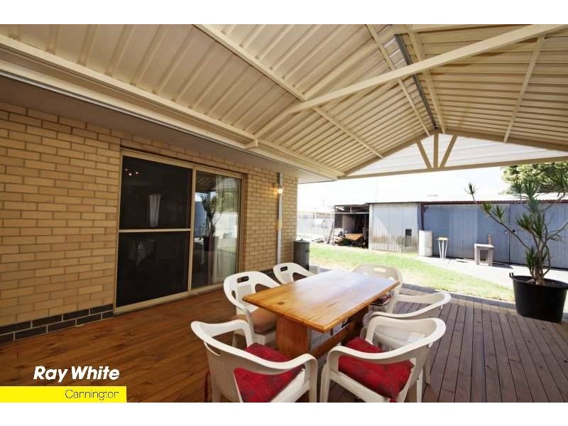 8 Streatham St, Beckenham WA 6107