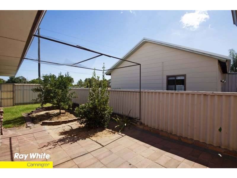 8 Streatham St, Beckenham WA 6107