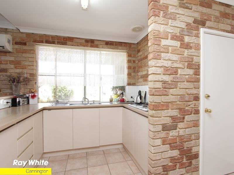 13 Dabchick Cl, East Cannington WA 6107