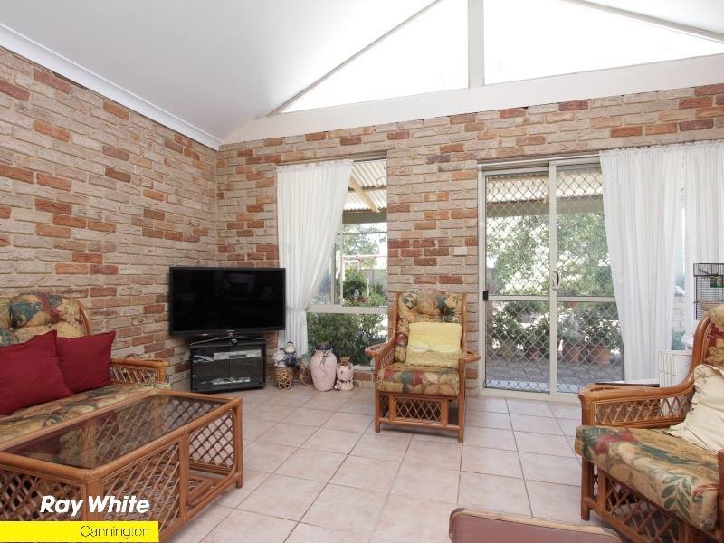 13 Dabchick Cl, East Cannington WA 6107