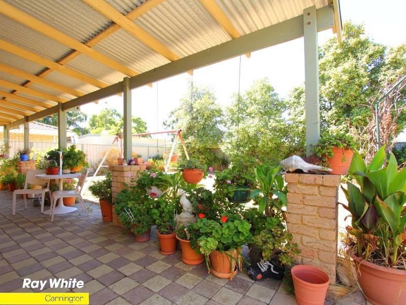 13 Dabchick Cl, East Cannington WA 6107