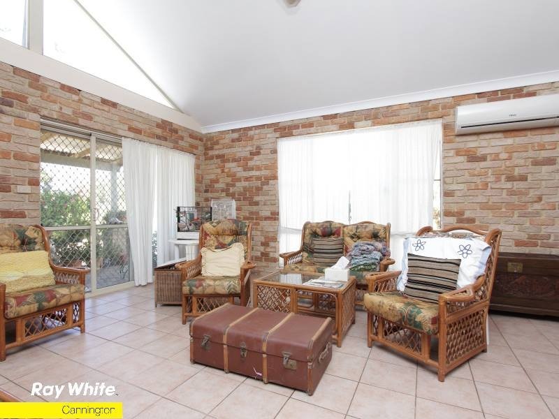 13 Dabchick Cl, East Cannington WA 6107