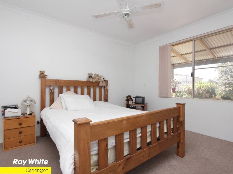 13 Dabchick Cl, East Cannington WA 6107