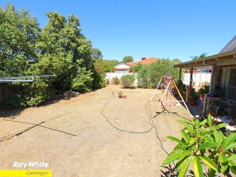 13 Dabchick Cl, East Cannington WA 6107