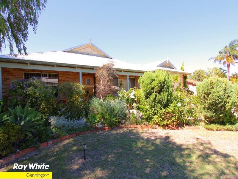 13 Dabchick Cl, East Cannington WA 6107