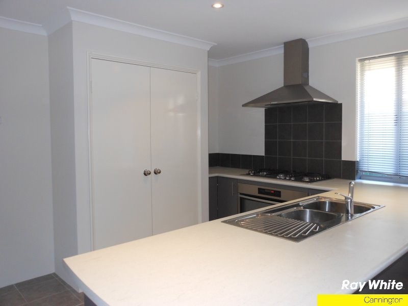 11 Walton Street, Queens Park WA 6107