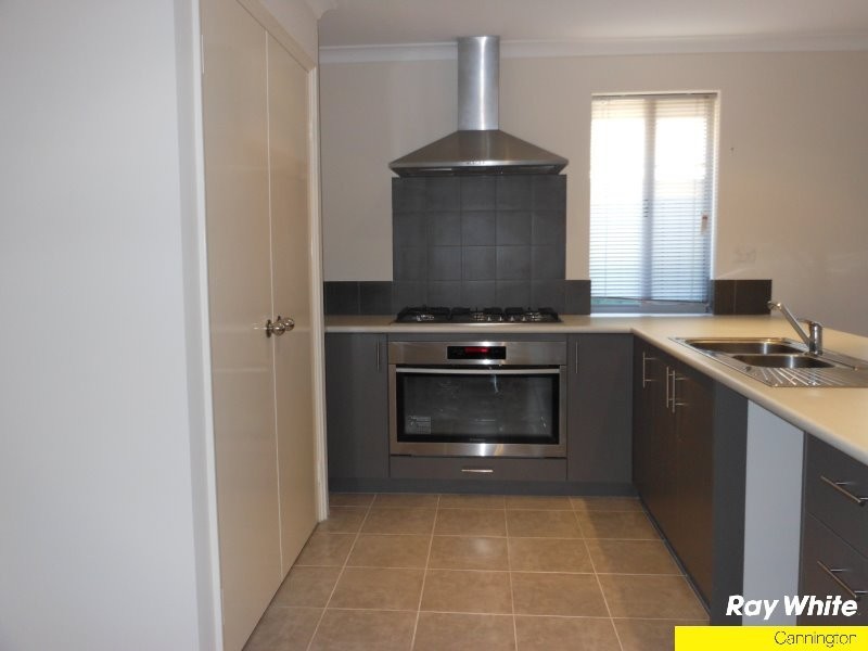 11 Walton Street, Queens Park WA 6107