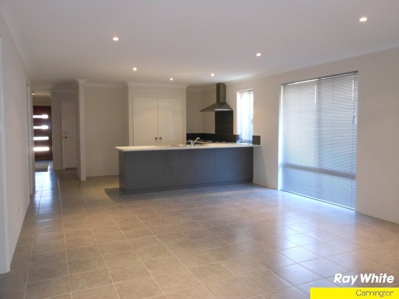 11 Walton Street, Queens Park WA 6107