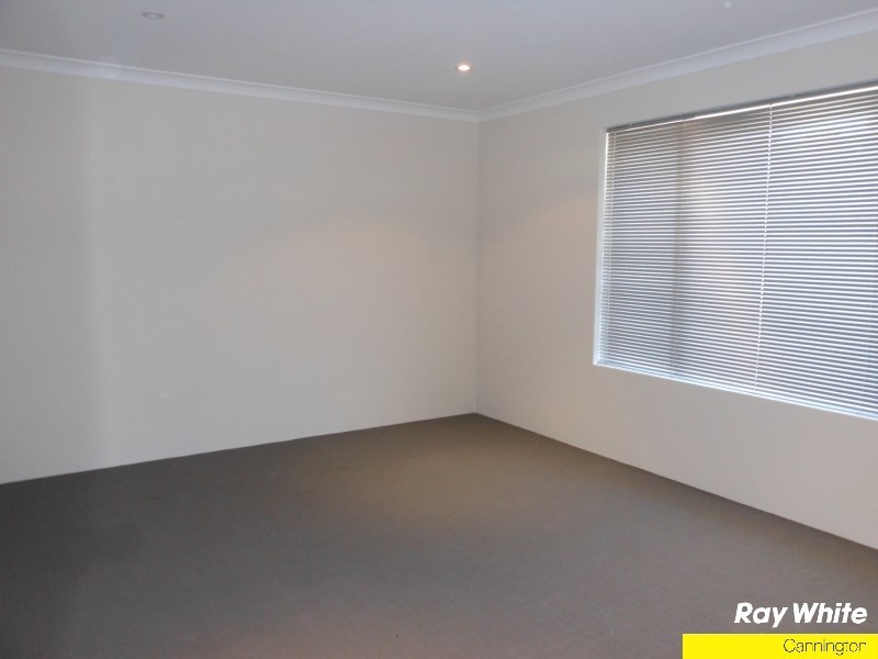 11 Walton Street, Queens Park WA 6107