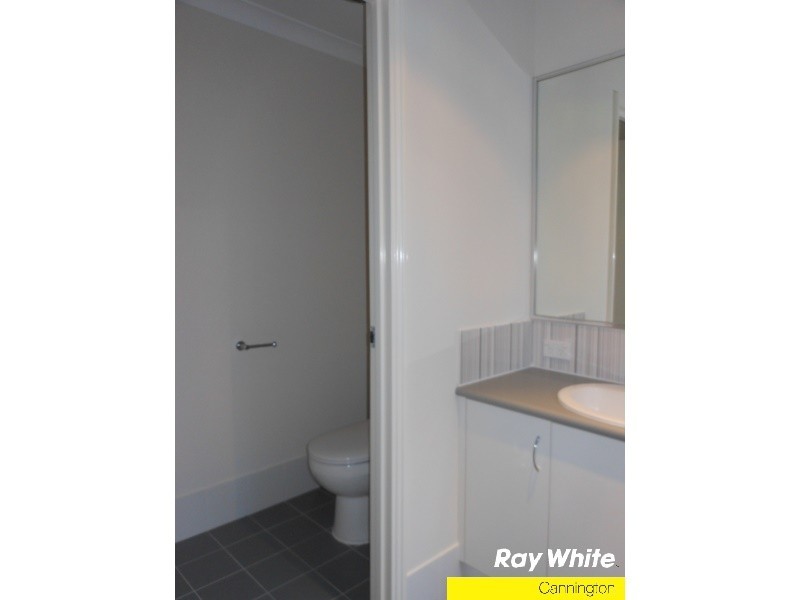 11 Walton Street, Queens Park WA 6107