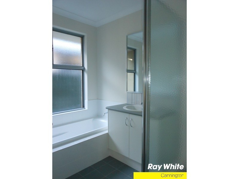 11 Walton Street, Queens Park WA 6107