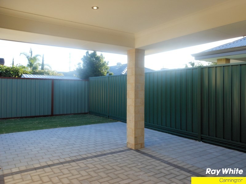 13 Walton Street, Queens Park WA 6107