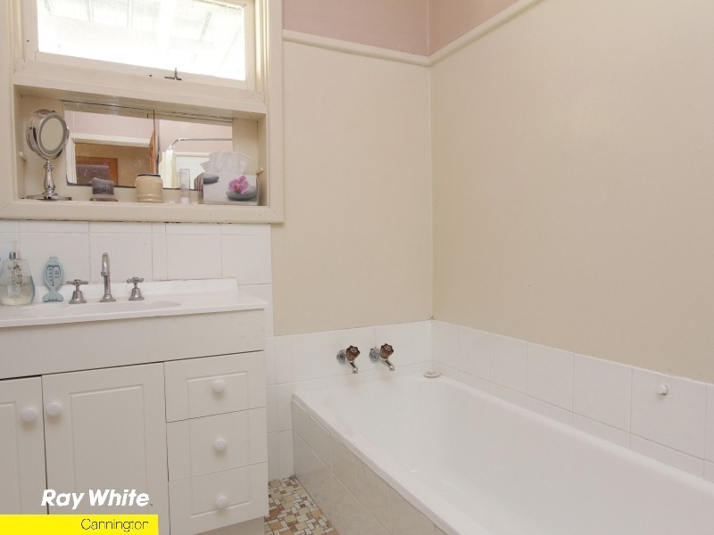 10 Saturn St, Beckenham WA 6107