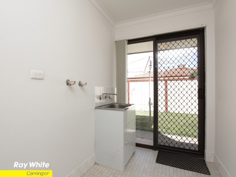 1/7 Sitka Place, Cannington WA 6107