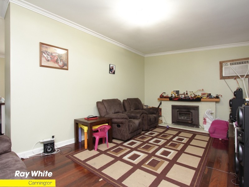 32 Saturn St, Beckenham WA 6107