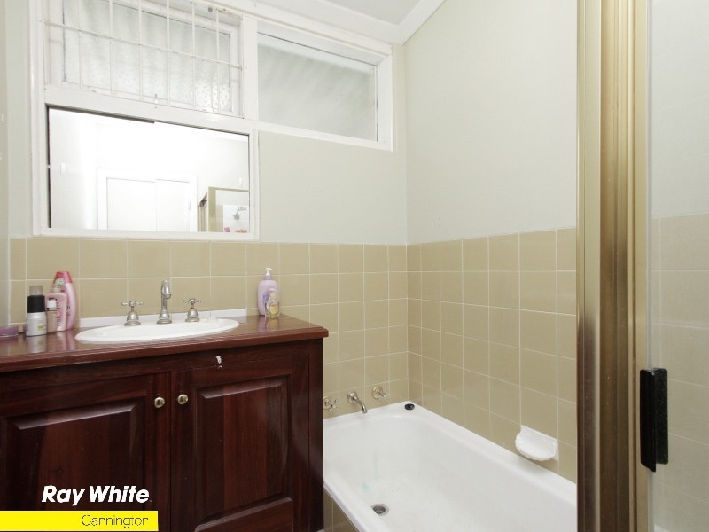 32 Saturn St, Beckenham WA 6107